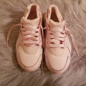 Kids Pink Nike Huarache Sneaker Sz 4